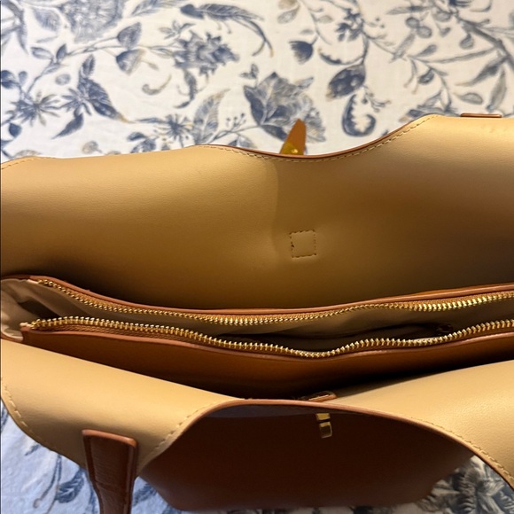 Elegant Brown Leather Tote Bag - Picture 3 of 8